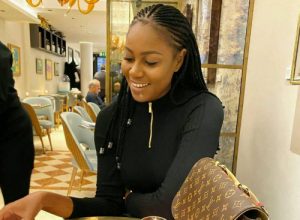 With all my numerous friends is only my brother I can borrow money from when am broke - Yvonne Nelson.