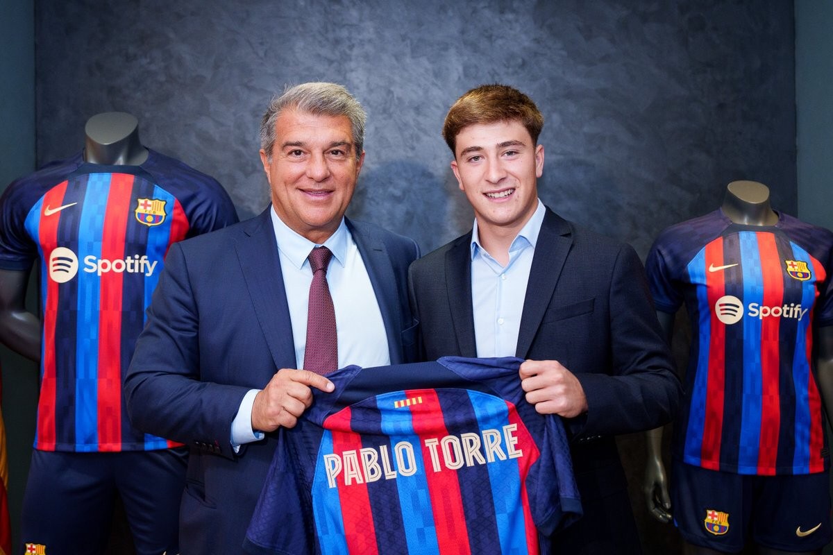 Barcelona complete the signing of Pablo Torre